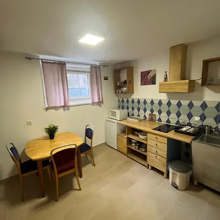 Апартаменты Bluestar For 4 People With A Kitchen And Free Parking Любляна